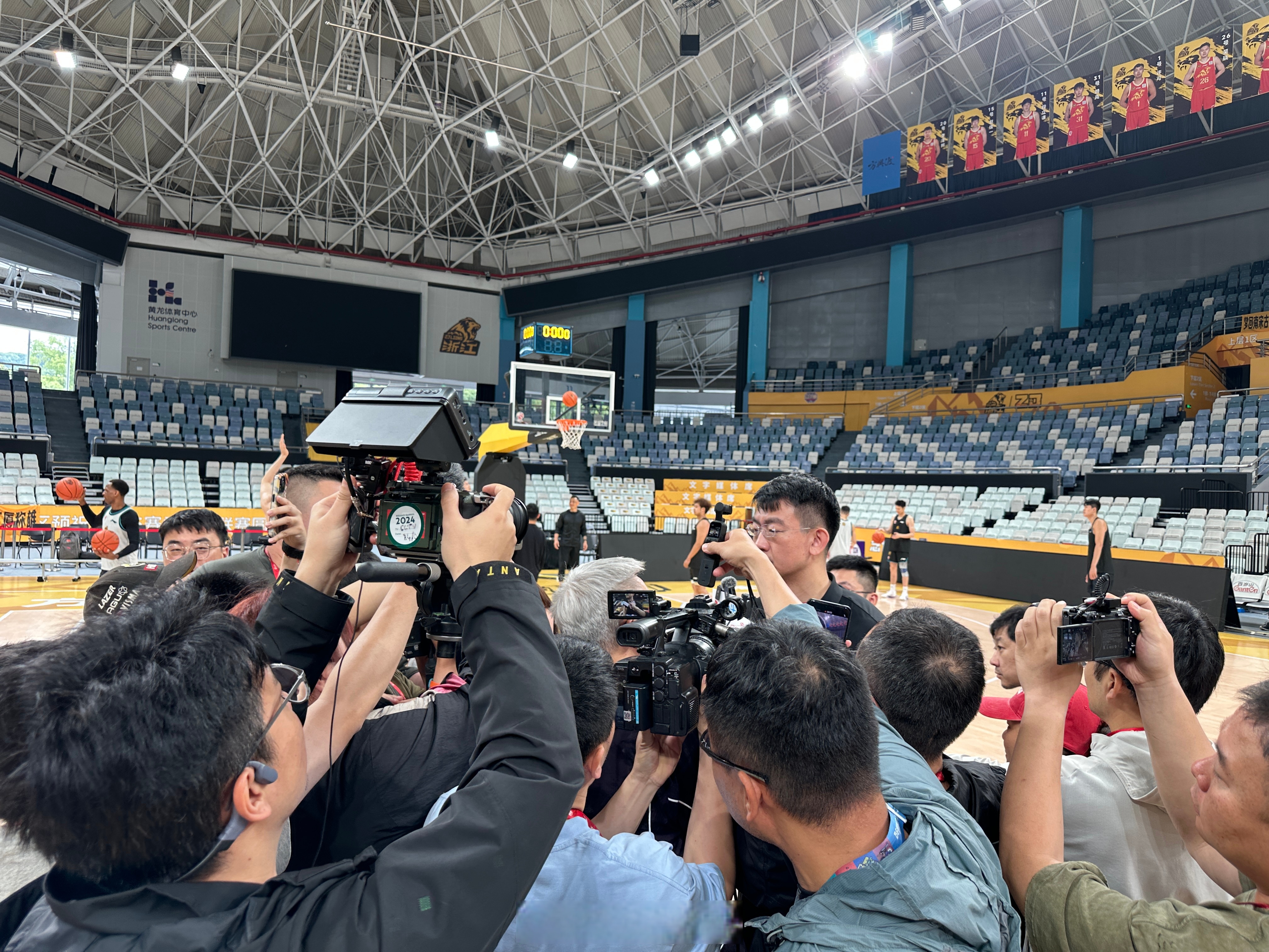 cba现场直播哪里可以看_(cba直播哪里可以看到)