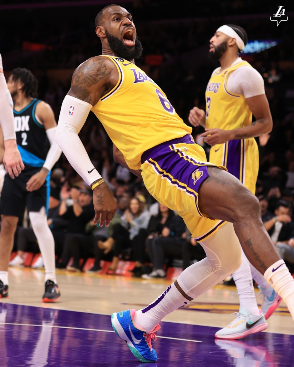 湖人微博全场回放_(湖人官方微博 新闻)