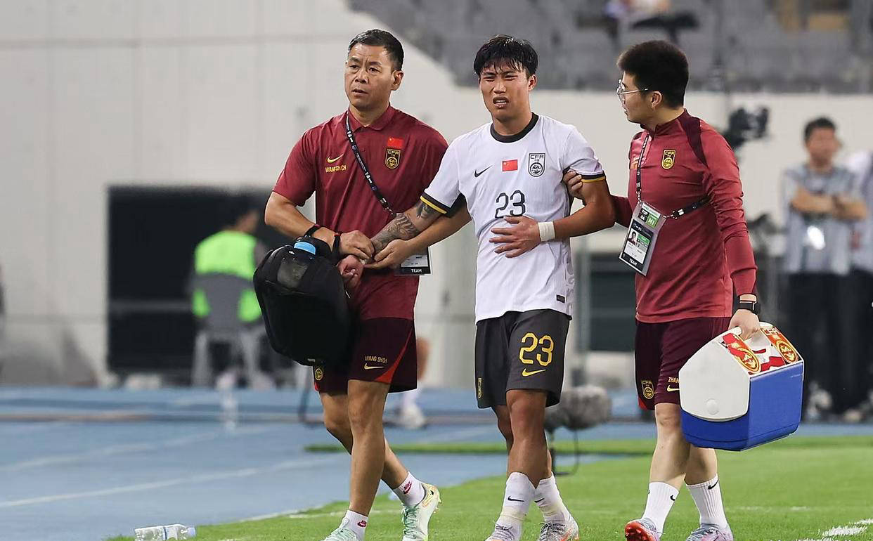 朱辰杰两次失误致丢球国足不敌韩国的简单介绍 第1张 朱辰杰两次失误致丢球国足不敌韩国的简单介绍 第1张