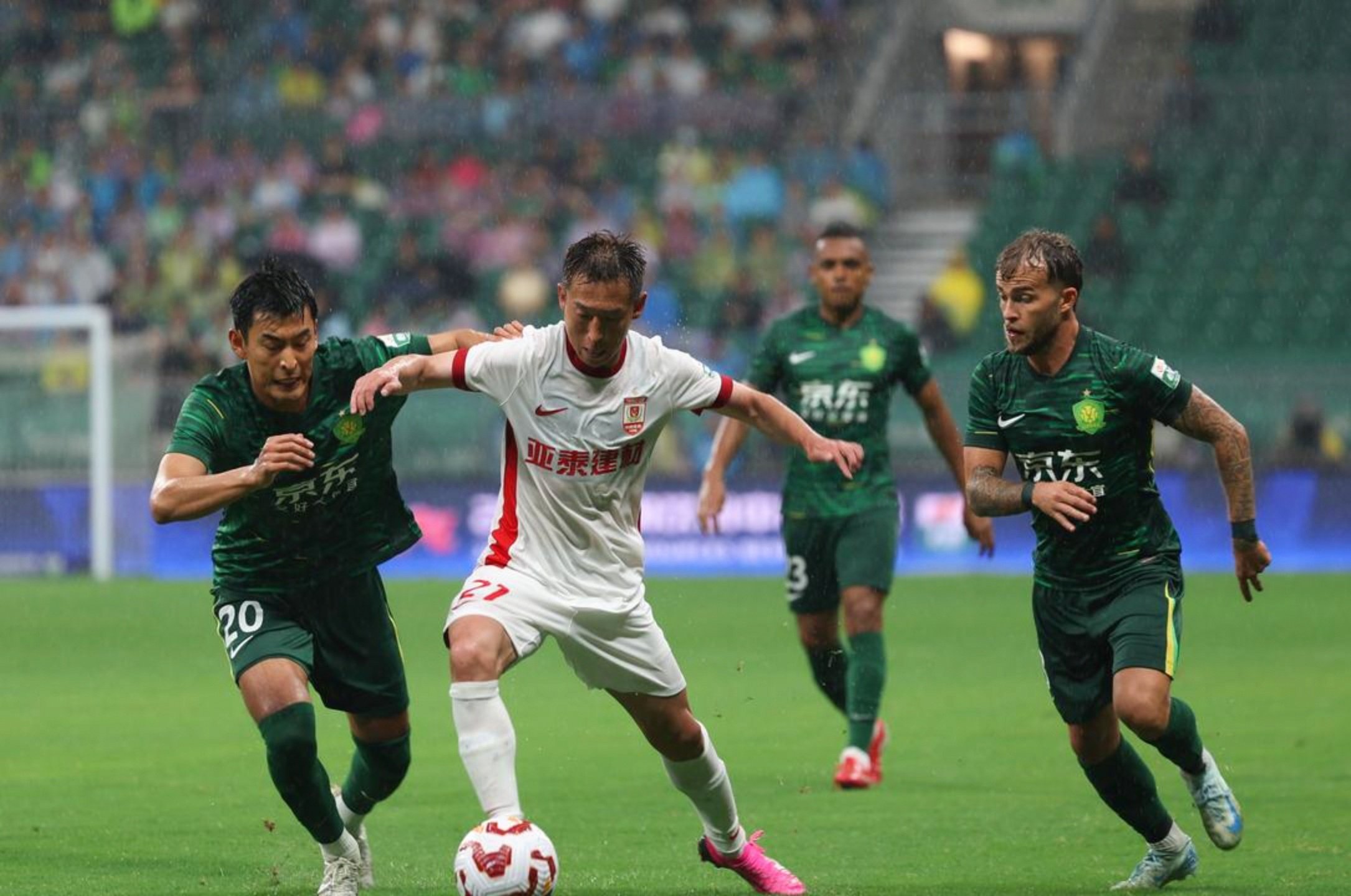 亚泰能否再斩中超“领头羊”长春亚泰近期简直像换了支球队的简单介绍