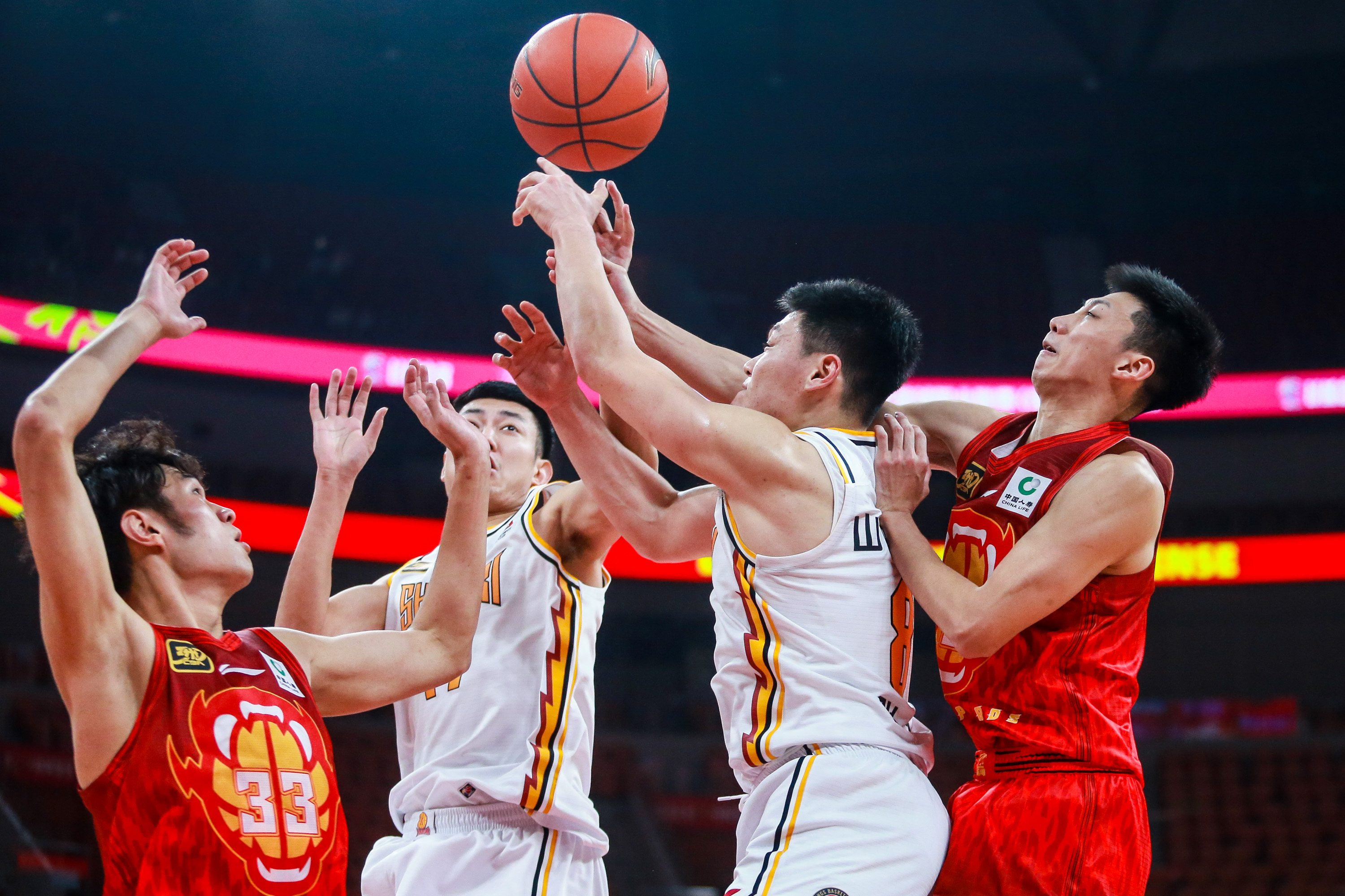 关于顶级联赛强强交锋实时直播见证篮坛巅峰时刻的信息