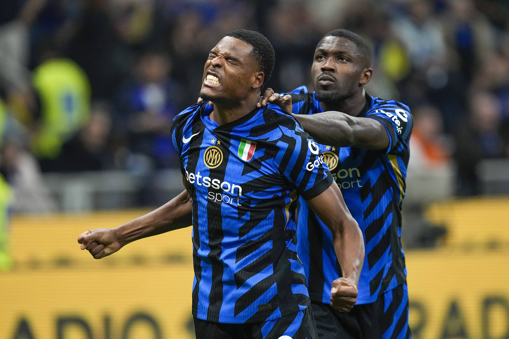 意甲维罗纳1-2国际米兰泽林斯基破门弗雷泽乌龙的简单介绍  第2张