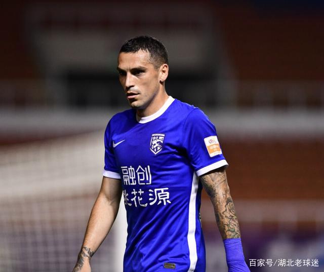 邓卓翔发布会怒怼球迷三镇遭自家球迷嘘  第1张