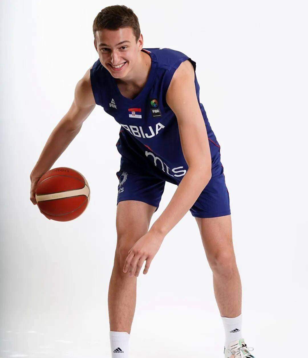 约维奇曾提议续约两年且年薪要求不高但AC米兰没同意的简单介绍 第1张 约维奇曾提议续约两年且年薪要求不高但AC米兰没同意的简单介绍 第1张