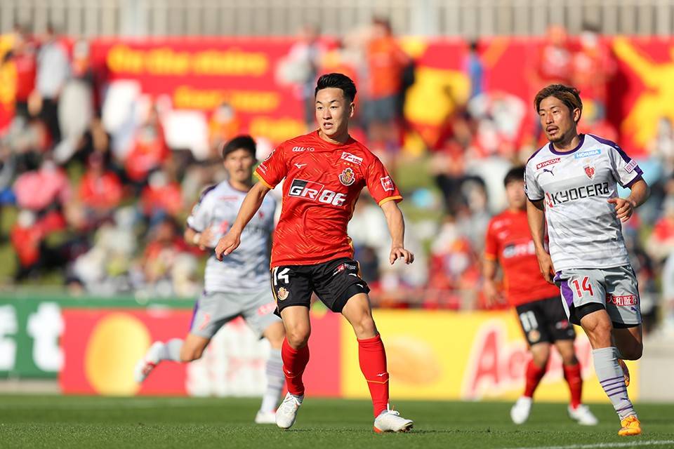 包含日职乙：爱媛FCVS熊本深红的词条