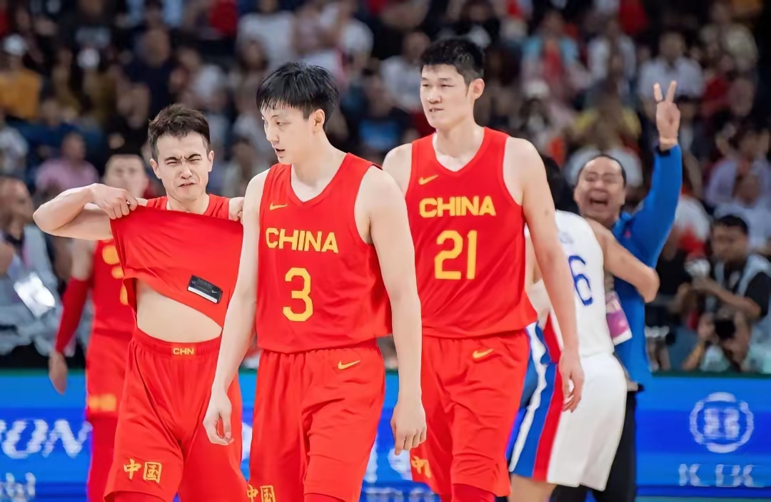 包含中国男篮官宣亚洲杯12人名单胡金秋赵睿领衔徐杰张宁落选的词条  第1张