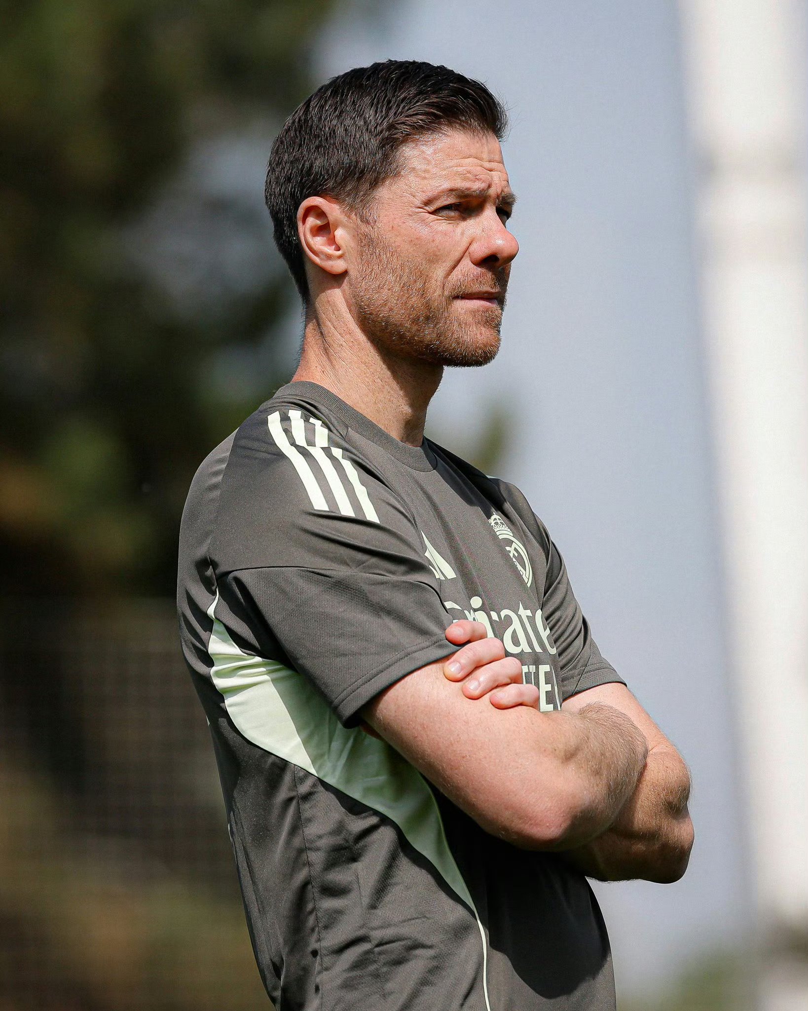 包含阿隆索正式亮相皇马此前担任勒沃库森主教练的词条  第2张