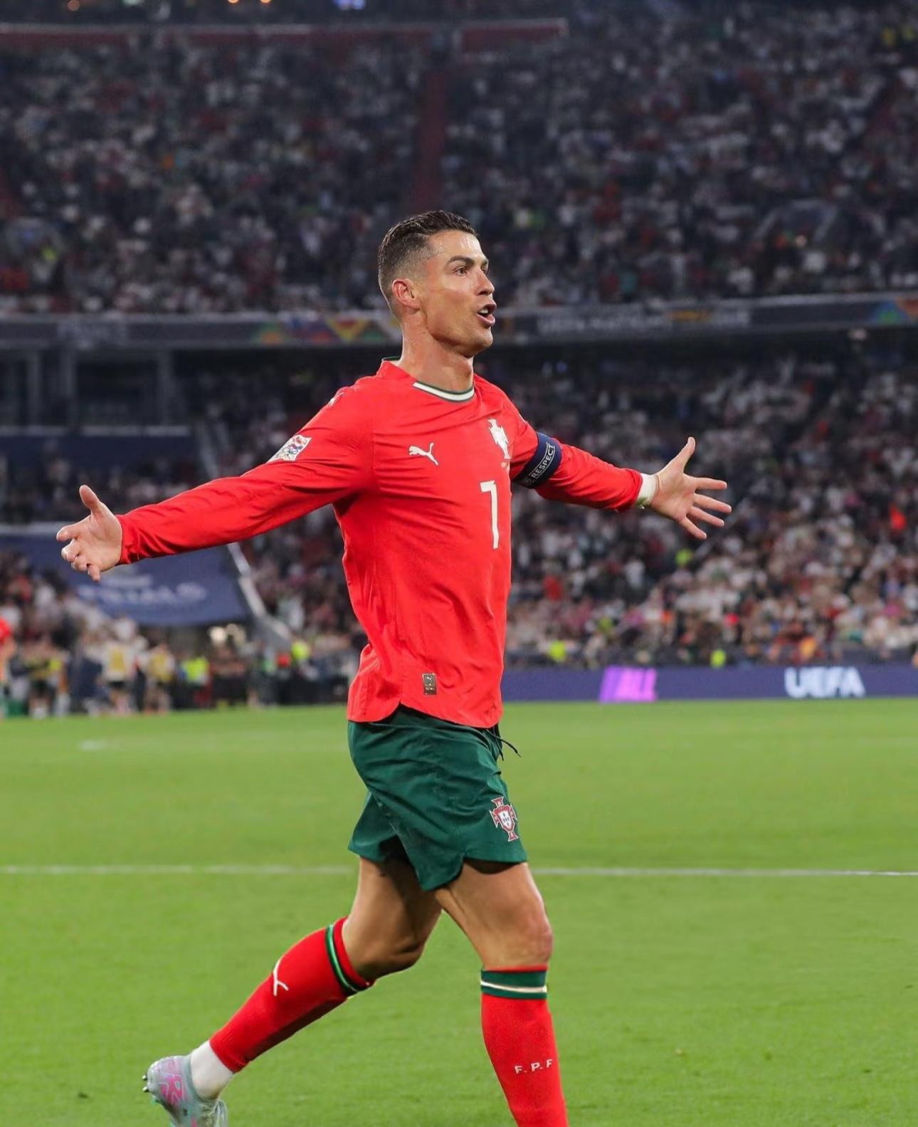 坎塞洛成为葡萄牙队史进球最多后卫已打进12球 第2张 坎塞洛成为葡萄牙队史进球最多后卫已打进12球 第2张