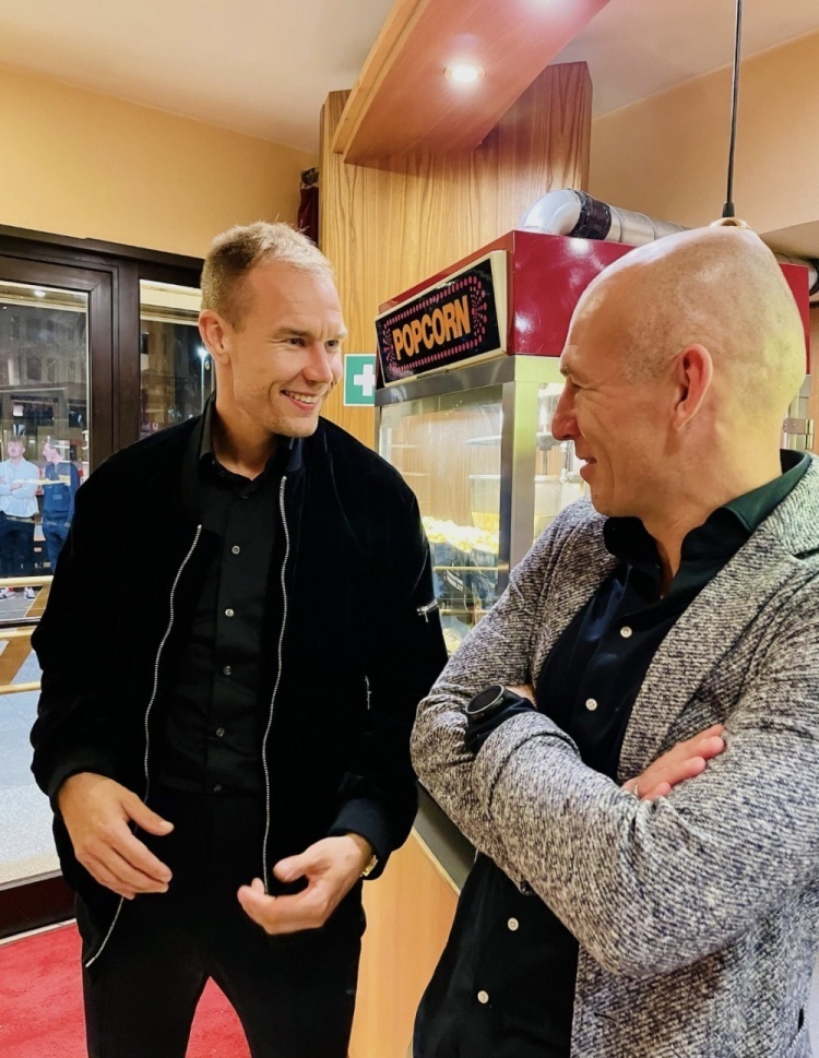 包含威尔士门将亨内西退役老队友贝尔社媒向其致敬的词条  第2张