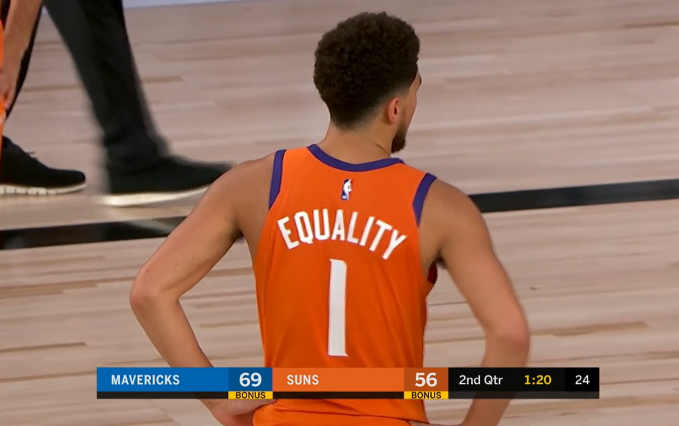 格林伍德与明斯爆发冲突球衣被撕扯的简单介绍  第1张