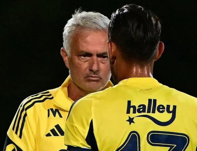 关于曝费内巴切决定继续与穆里尼奥合作穆帅确认留任的信息 第2张 关于曝费内巴切决定继续与穆里尼奥合作穆帅确认留任的信息 第2张