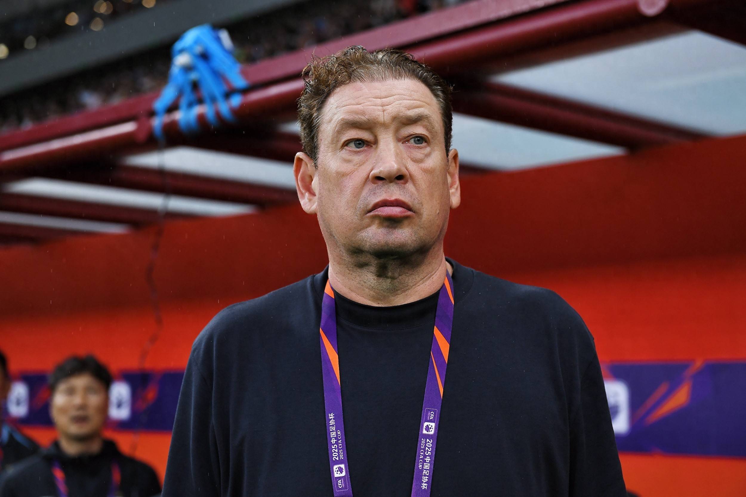 包含上海申花与斯卢茨基续约两年新合同至2027年底的词条