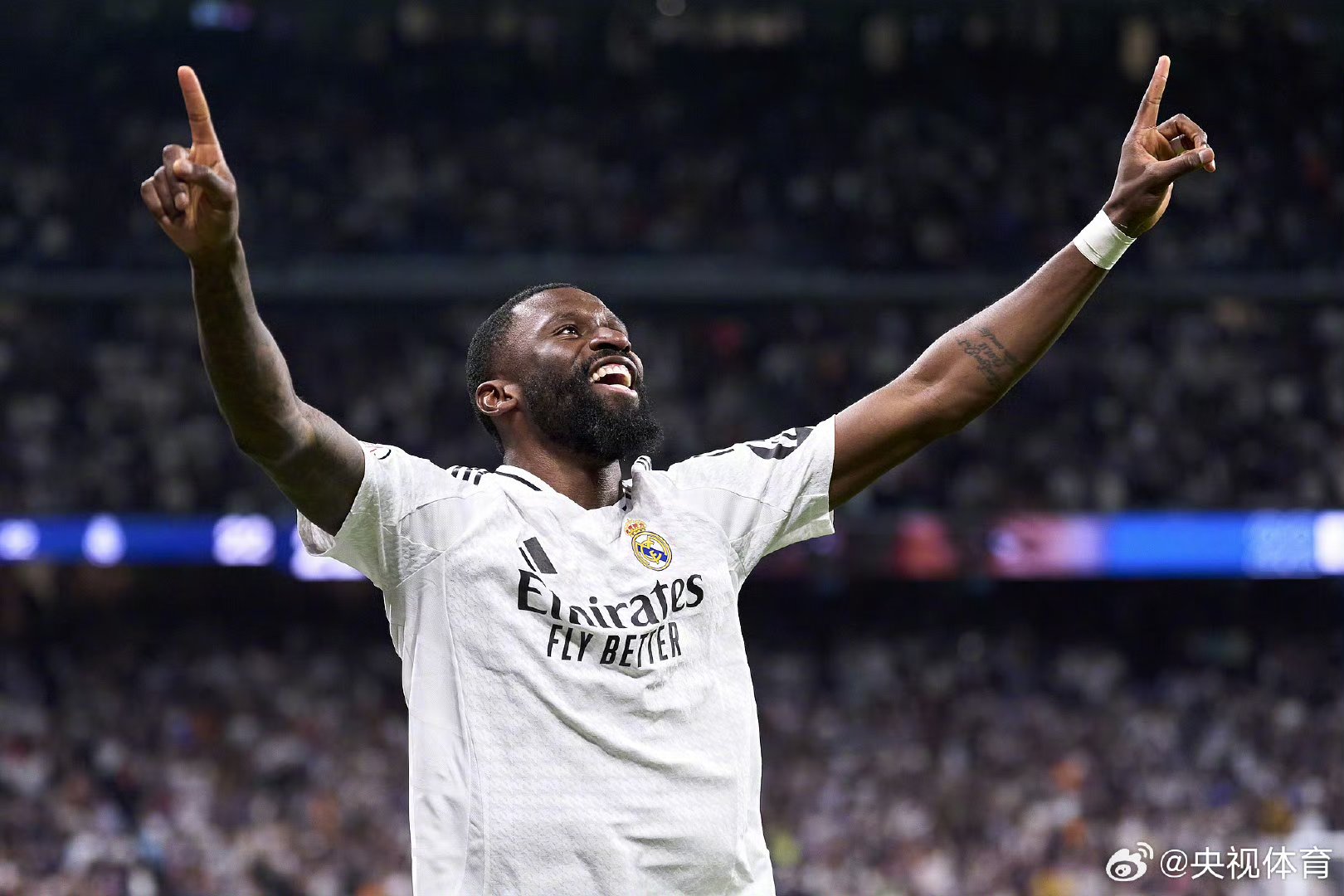 关于皇马明年年初重启与吕迪格续约谈判球员有意留在球队的信息