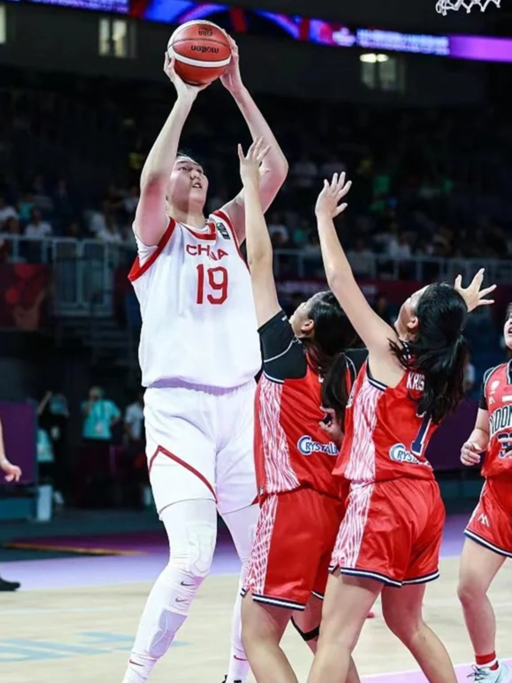 中国女篮2米26女姚明张子宇获重点培养正积极探索专项训练的简单介绍  第1张