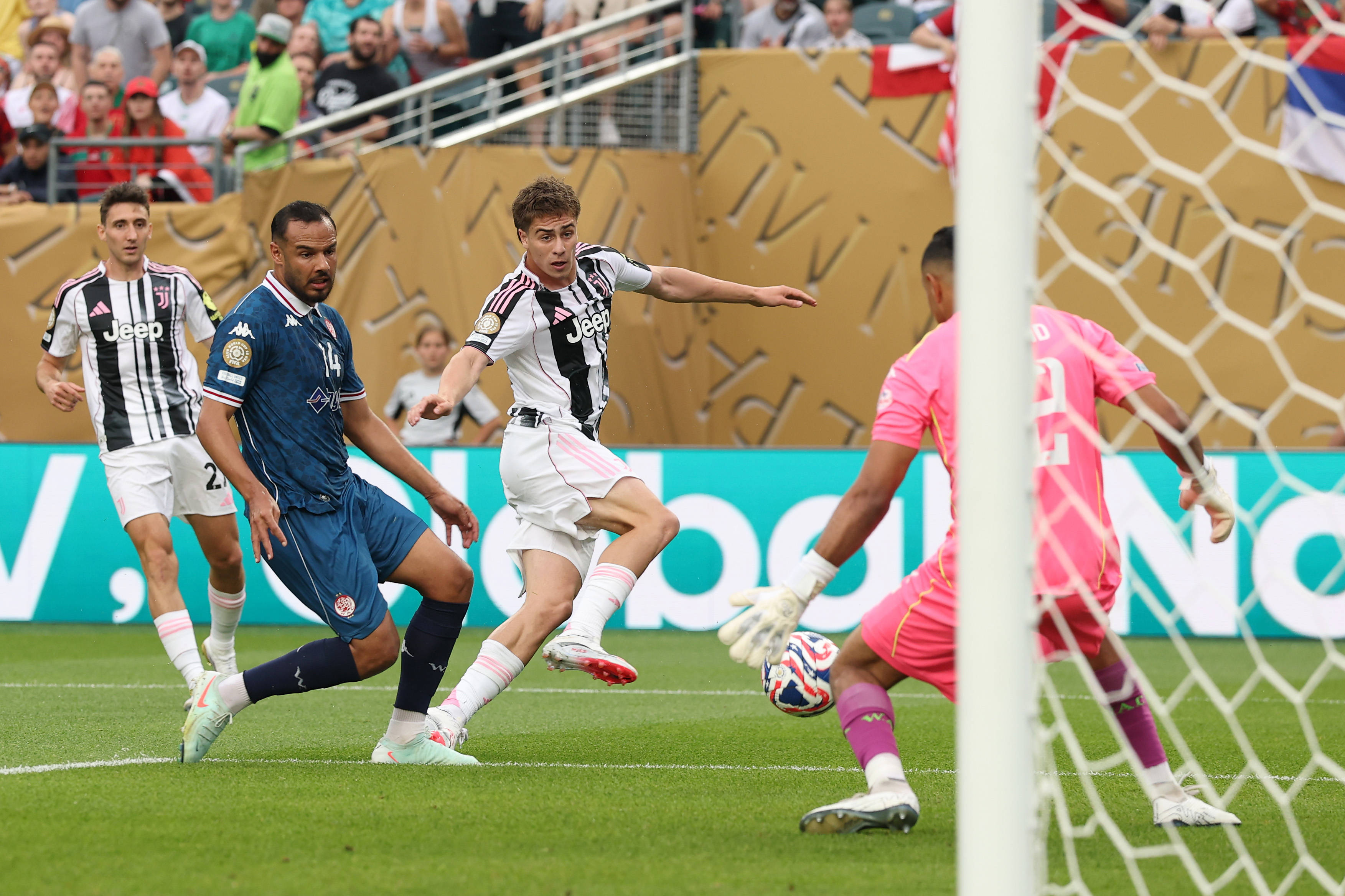 关于世俱杯第一轮最佳阵容穆阿尼、奥塔门迪、内托等球员入选的信息  第2张