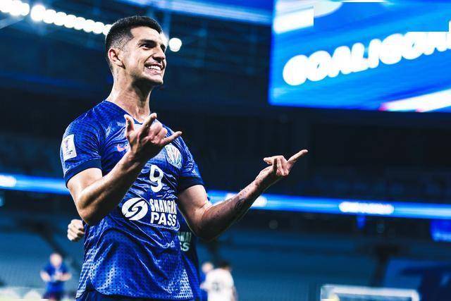 足协杯1/8决赛上海海港2-3上海申花路易斯帽子戏法吴曦助攻戴帽的简单介绍  第2张