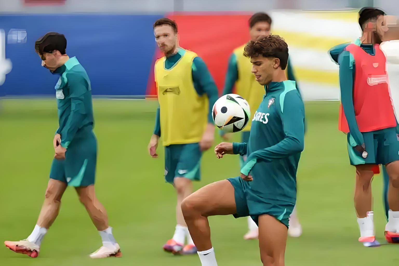 世预赛：葡萄牙队备战葡萄牙客战匈牙利的简单介绍  第2张