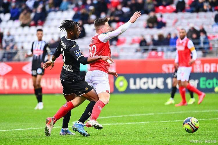 利雅得新月与利雅得胜利竞争希门尼斯两队将其作为后防提升选择的简单介绍 第1张 利雅得新月与利雅得胜利竞争希门尼斯两队将其作为后防提升选择的简单介绍 第1张