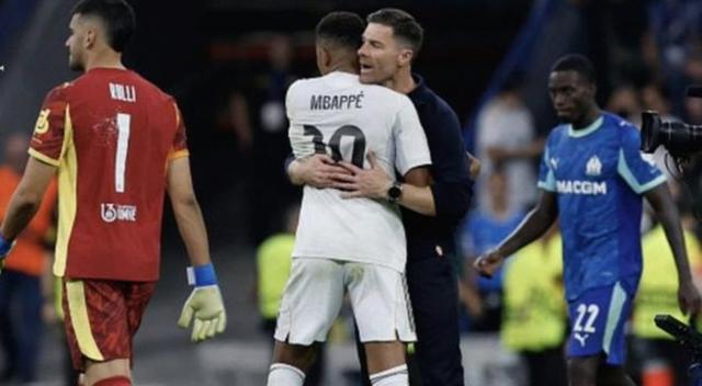 包含阿隆索与皇马球员关系紧张但依然获得高层的支持的词条  第1张