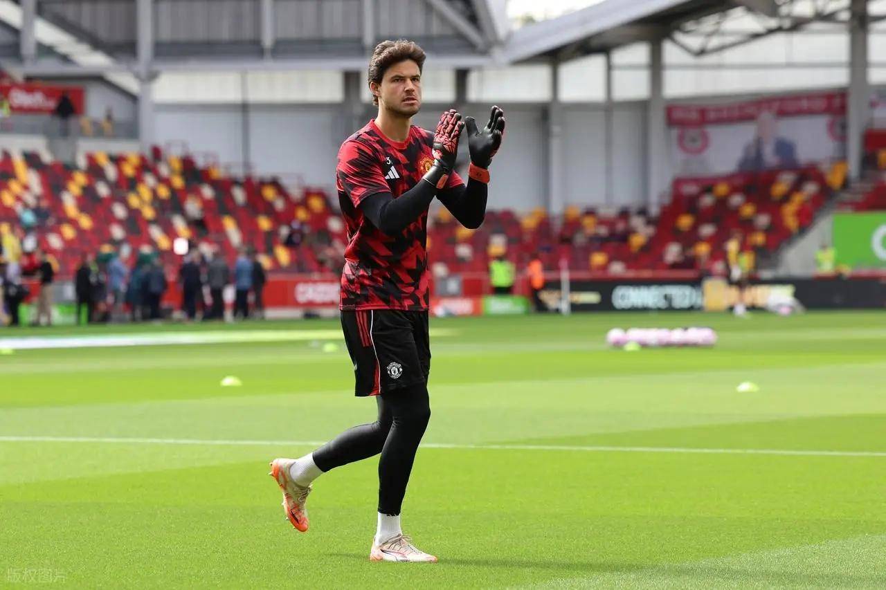 包含齐尓克泽渴望离开曼联球员是曼联锋线靠后选择的词条  第1张