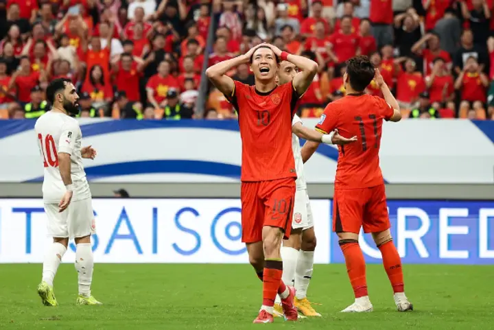 包含国足在重庆进行首次公开训练为世预赛收官战做准备的词条