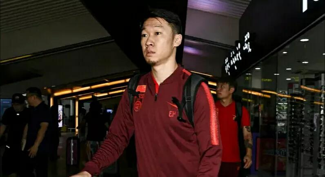 关于国足将任命久尔杰维奇担任临时主帅率队征战东亚杯的信息