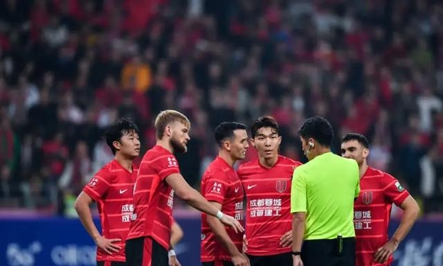 关于亚冠首尔FC0-0成都蓉城罗慕洛伤退费利佩进球被吹的信息